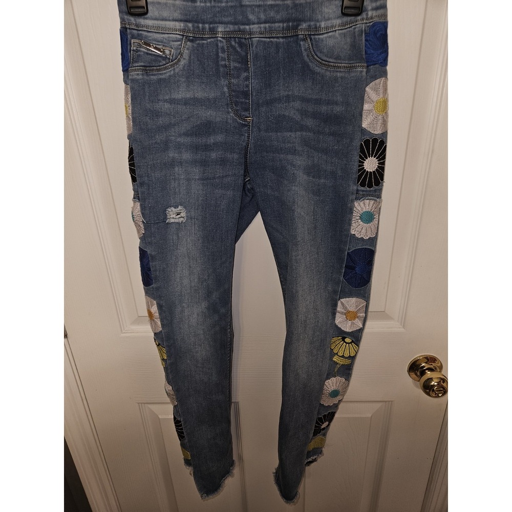COCO + CARMEN Pull On Crop Jeans Women's Small Blue Floral Embroidered Stretch